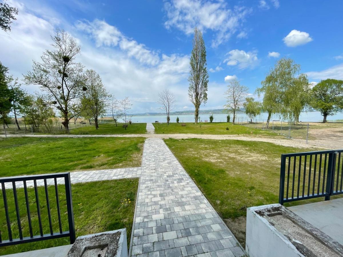 Gyoengybagoly Apartman Balatonbereny Exterior photo